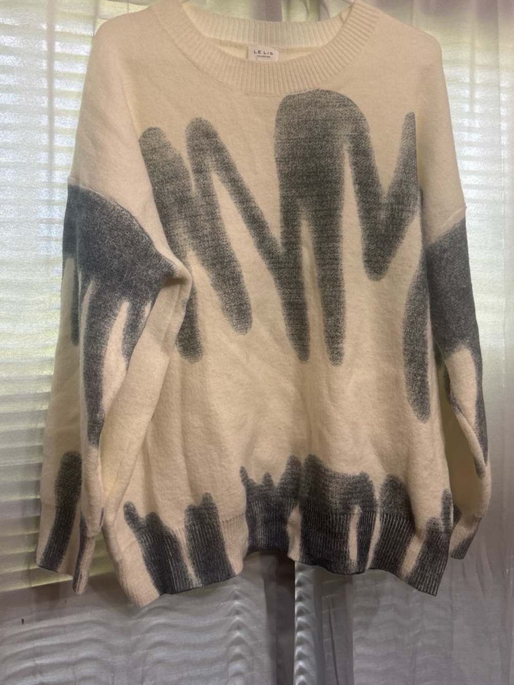 Le Lis Cream Sweater with Gray Abstract Brushstroke Crewneck